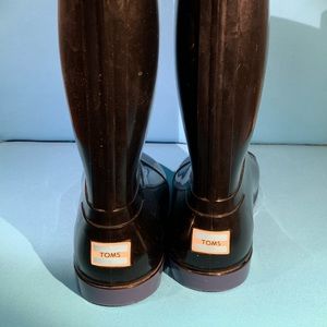 Toms kids black rain boots